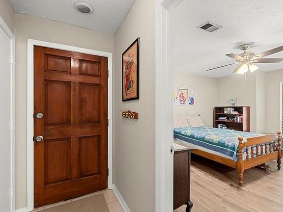 3rd image of 408 Warm Springs Cir #408