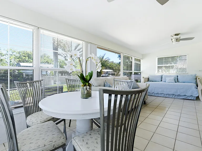 8455 SE Palm St — Photo 17