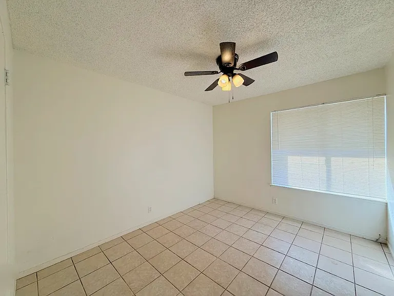 455 Columbia Ave — Photo 7