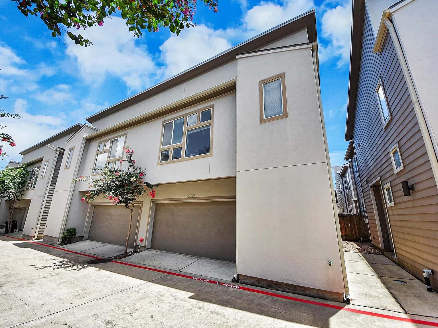 2 bed, 2.5 bath, 1530 sqft, $2,100 — Photo 3