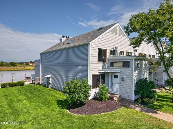 9 Bridgewaters Drive #8, Oceanport, NJ 07757