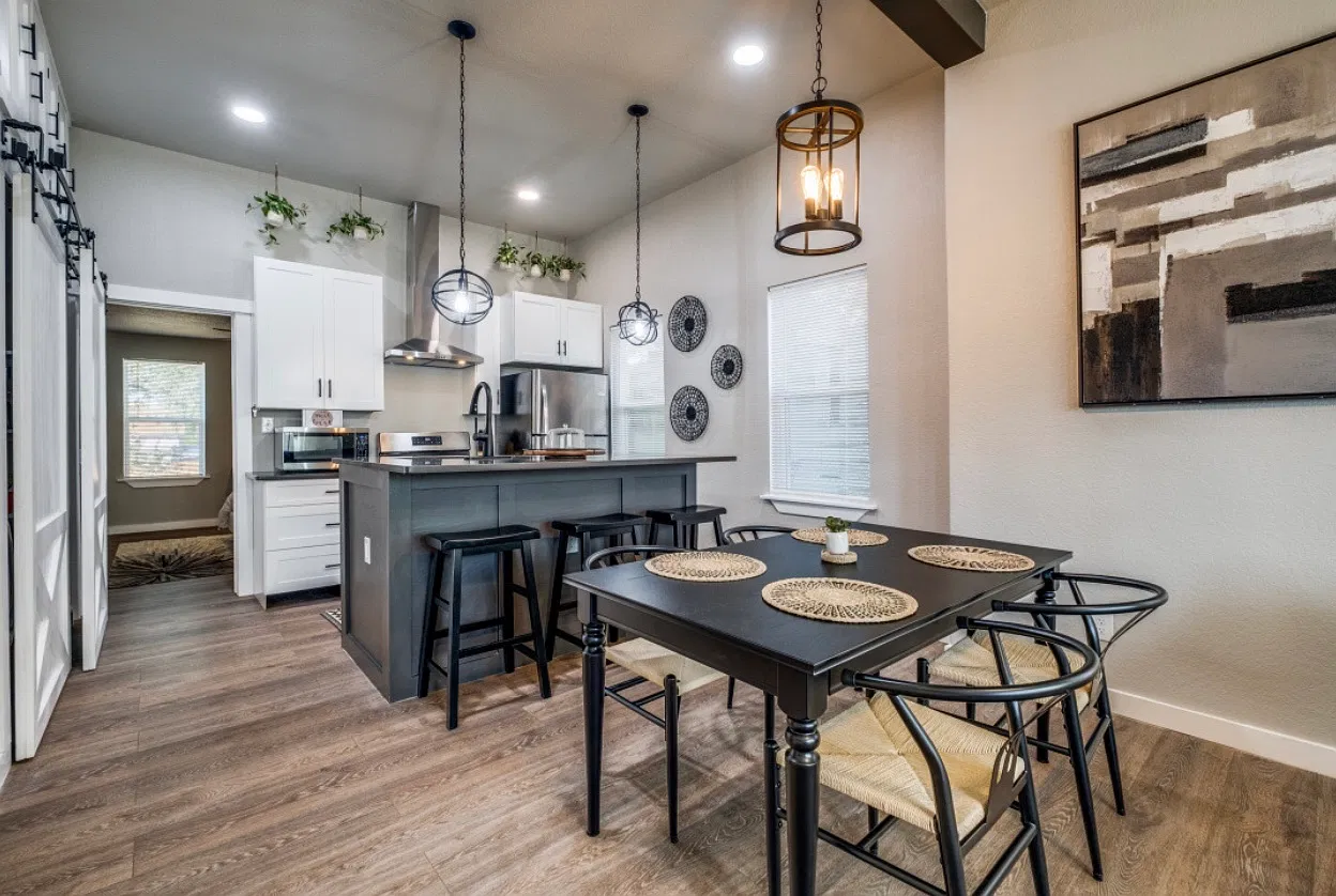 2 bed, 1114 sqft, $1,895 — Photo 4