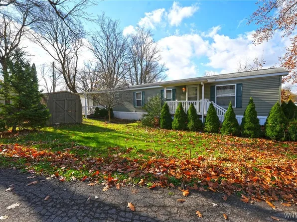 7898 Boston State Rd Trailer 32, Hamburg, NY 14075