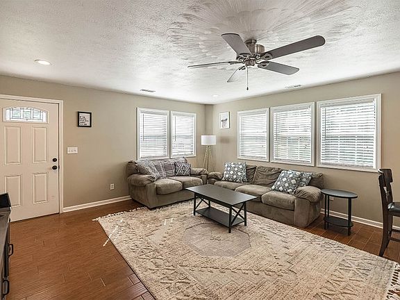5th image of 2912 Court Ave