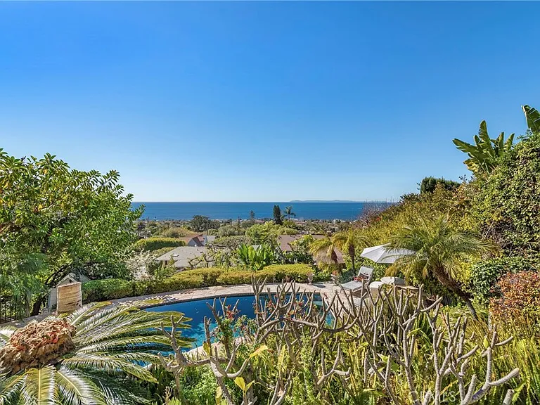 875 Coast View Dr — Photo 31