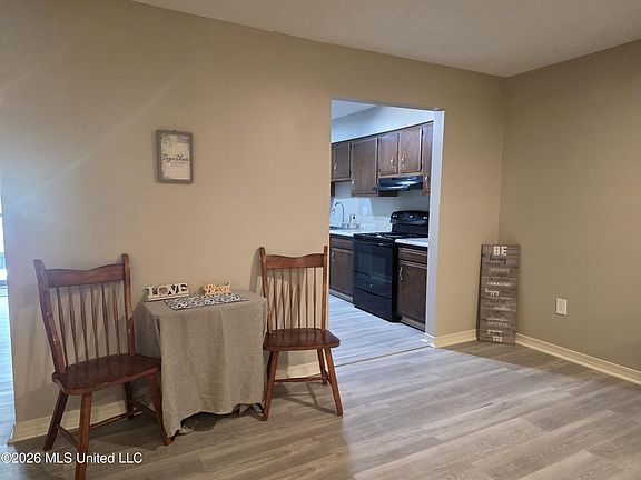 3rd image of 242 Highpoint Dr