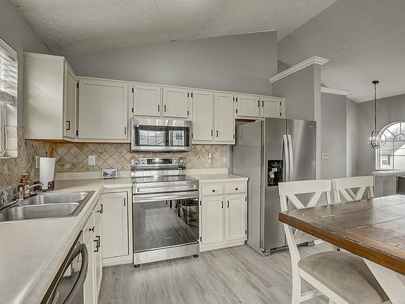 5th image of 2491 Camellia Ct