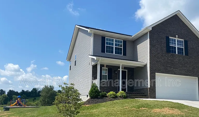 1160 Cloud View Dr — Photo 2