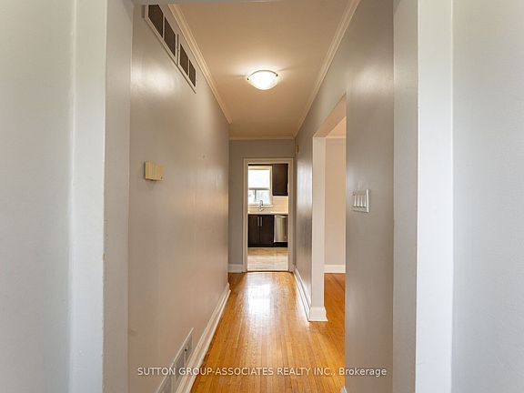 2nd image of 21 Deevale Rd