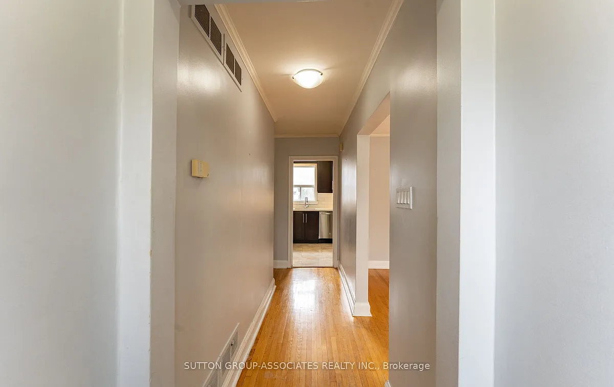 Building Photo - 21 Deevale Rd #MAIN FL