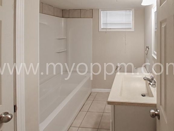4th image of 810 N 46th St APT 08