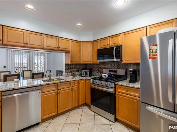 2 Crystal Ln #294, Paterson, NJ 07501