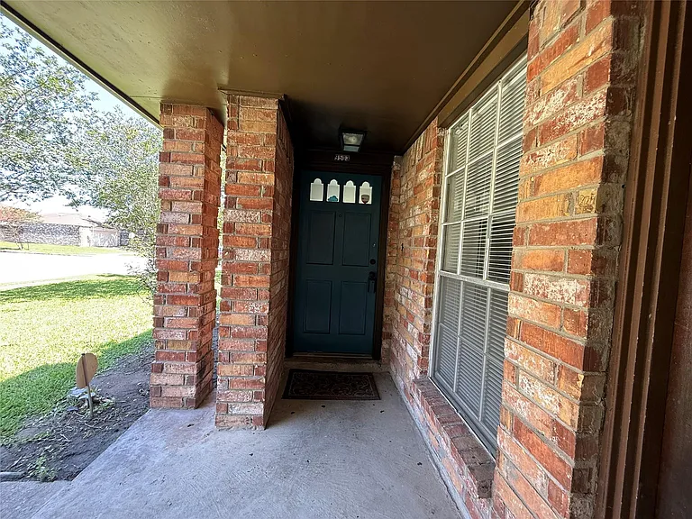 9503 Homeland Dr — Photo 2
