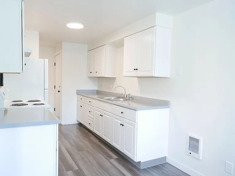 Westwood Apartments ** On-site Laundry Facilities, Off-Street Parking & Private Patio or Balcony — Photo 74