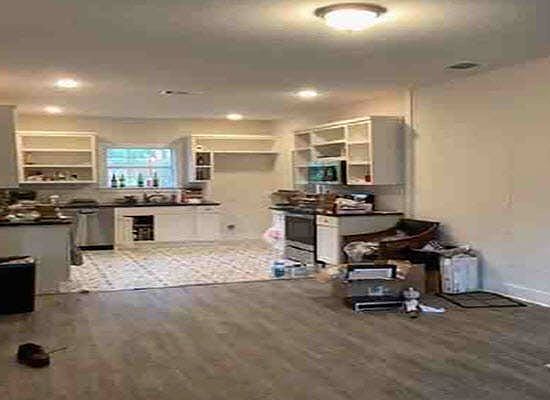 4th image of 210 University Ave