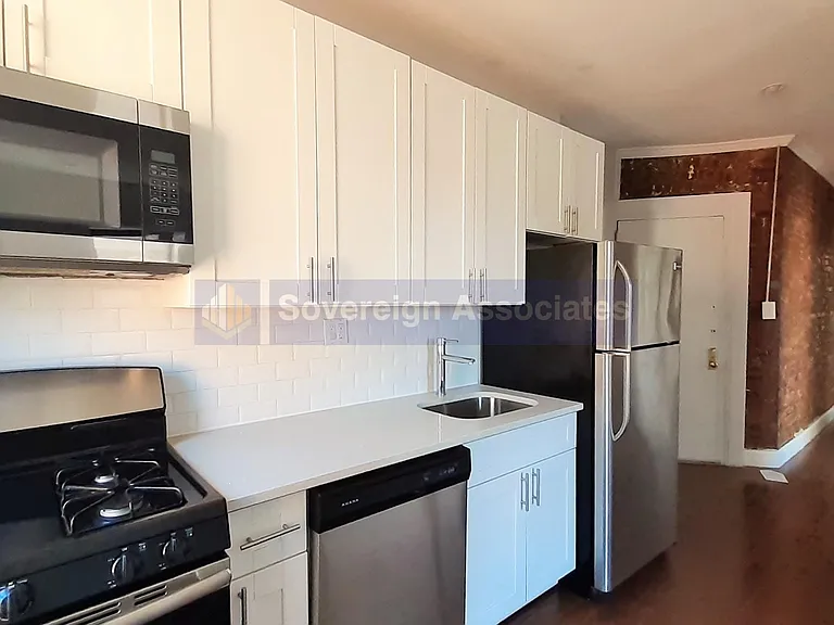 2254 5th Ave #14 — Photo 4