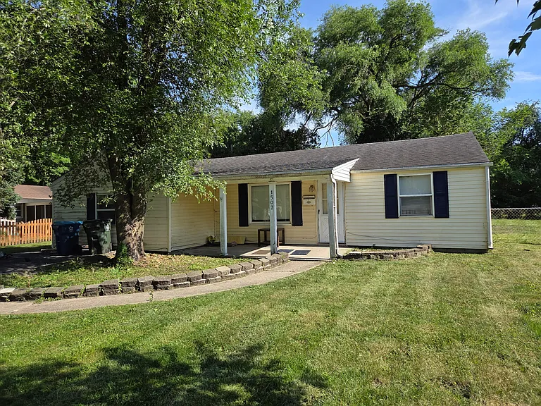 1507 Hoyt Ave — Photo 8
