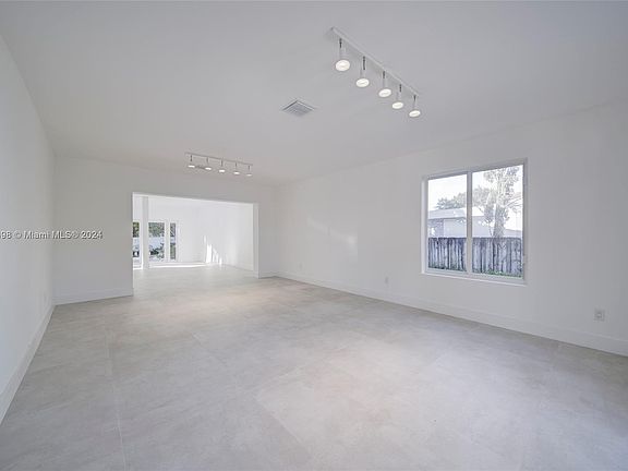 5th image of 2020 Alamanda Dr