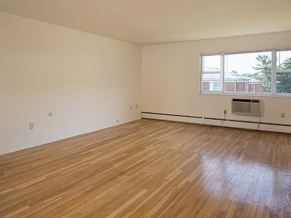 4th image of 450 W End Ave APT 2