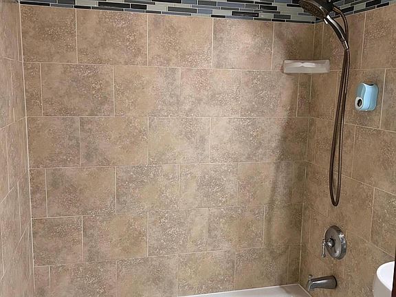 5th image of 511 Holly Village Ln