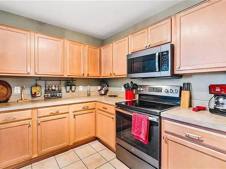 7524 Lazy Spur Blvd — Photo 4