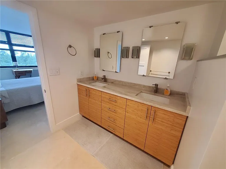 1401 N Riverside Dr #807 — Photo 36