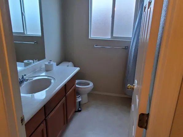 2645 W Babcock Ave, Visalia, CA 93291