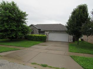 5370 Butternut Dr, Springfield, MO 65802