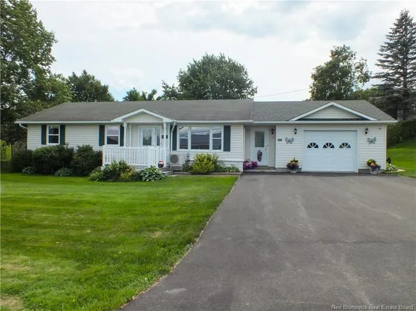 111 Bicentennial Dr, Woodstock, NB E7M 6A8