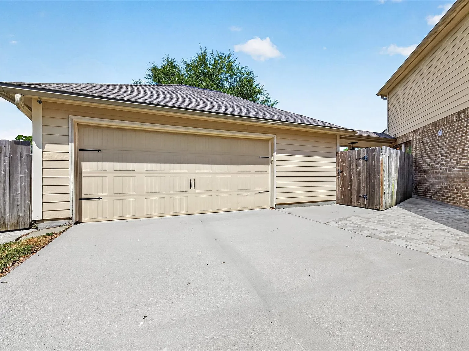 4 bed, 3.5 bath, 3514 sqft, $2,800 — Photo 3