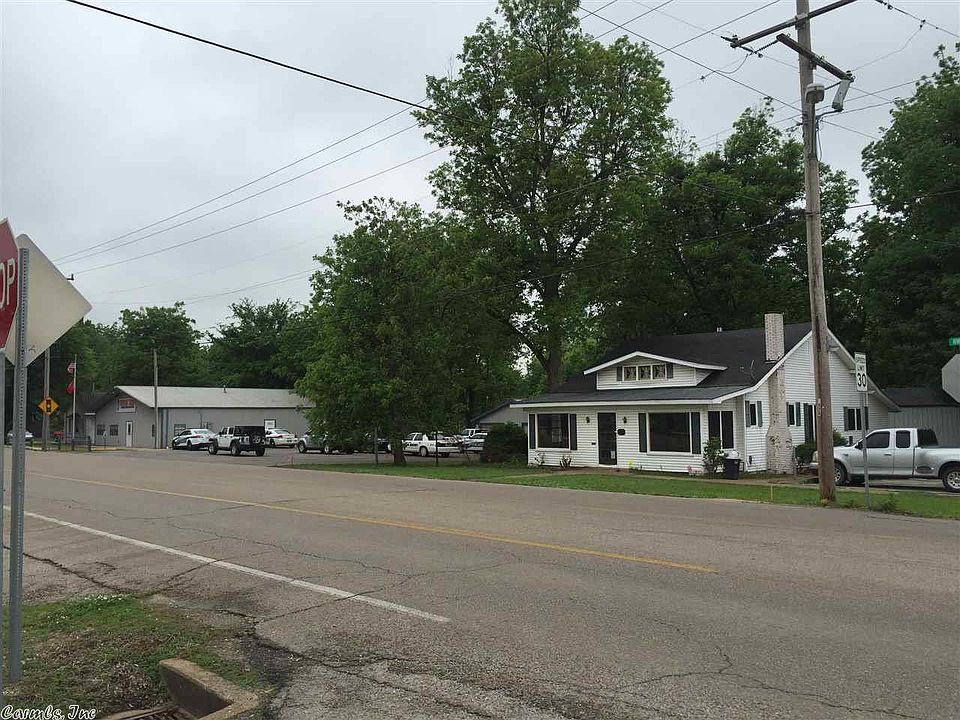2nd image of 319 NW 4th St