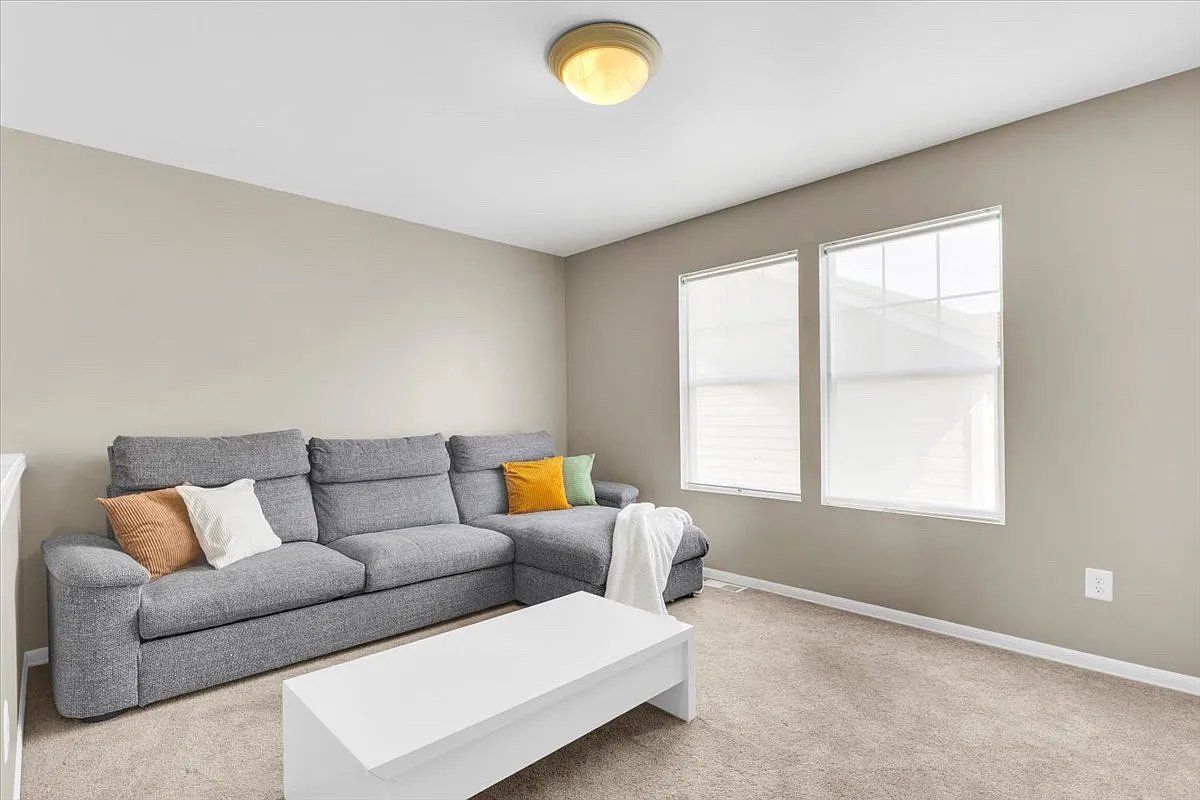 4 bed, 3138 sqft, $4,990 — Photo 3