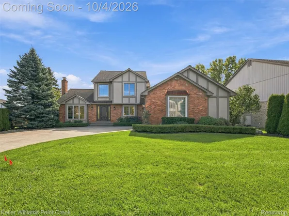 1066 Grandview Dr, Rochester Hills, MI 48306