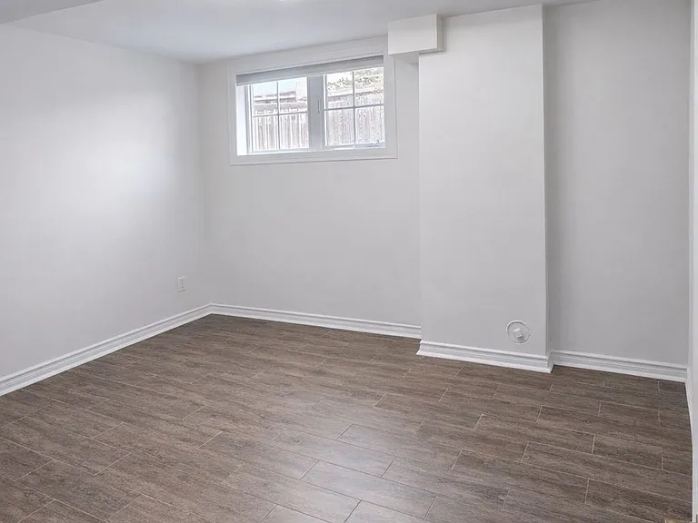 109 Romance Dr #BASEMENT — Photo 7