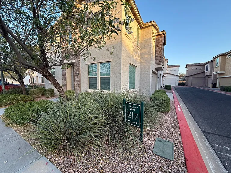 17717 W Mandalay Ln — Photo 4