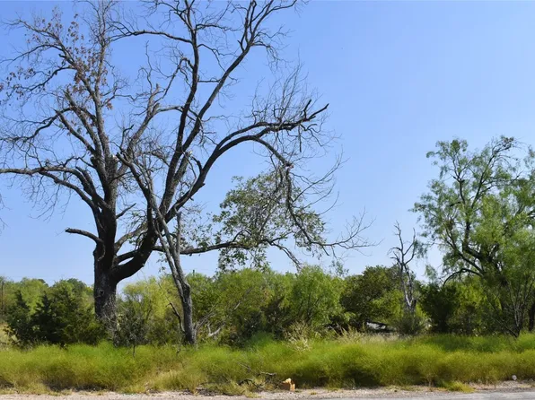 206 Bee St, Brady, TX 76825