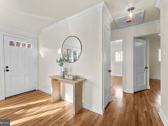 3rd image of 11013 Amherst Ave