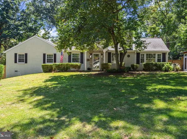 1211 Morningside Ln, Alexandria, VA 22308