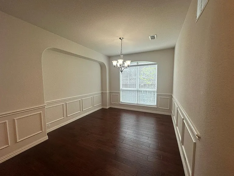 5660 Domer Dr — Photo 6