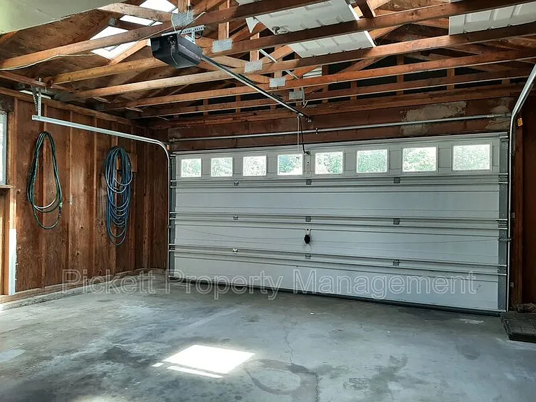 212 NE Torval Canyon Rd — Photo 15