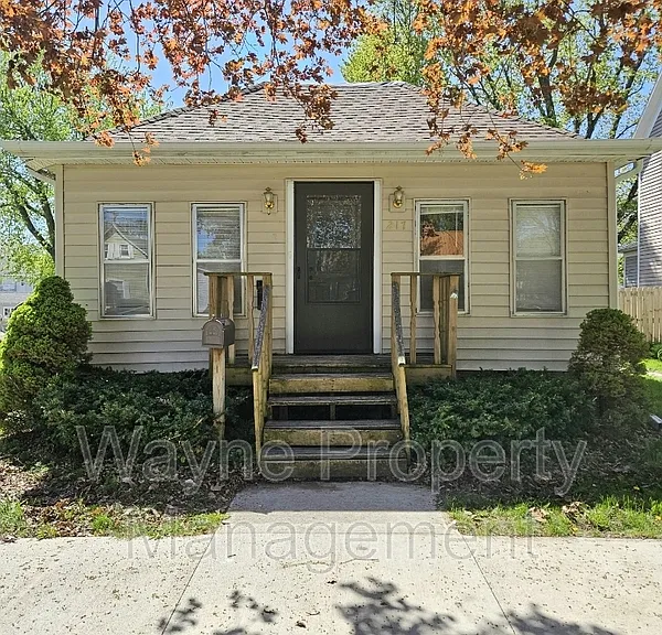 217 N Lincoln Ave — Photo 1