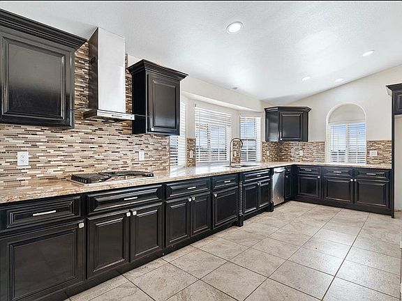 3rd image of 27580 Tamarisk Rd