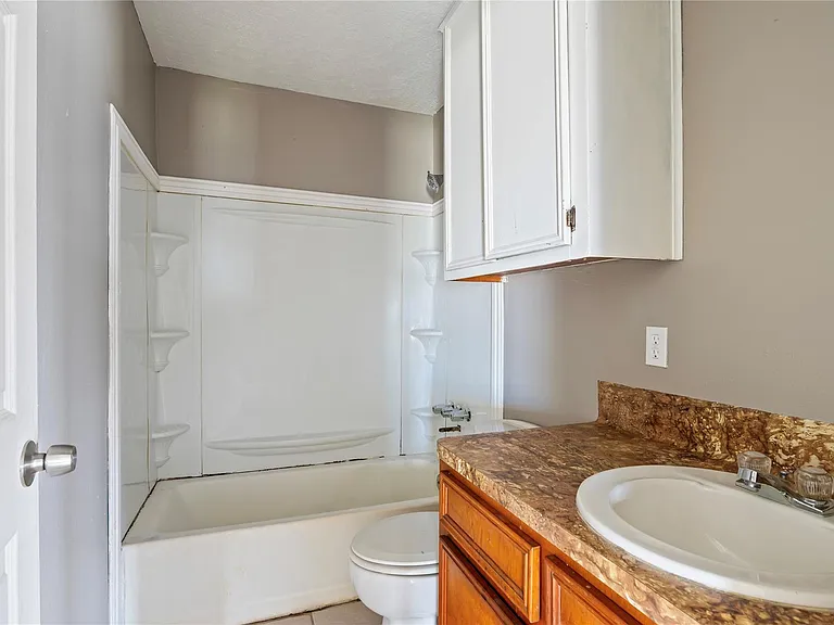 718 E Belmont St — Photo 20