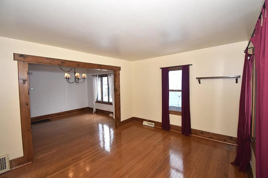5 bed, 2256 sqft, $3,400 — Photo 4