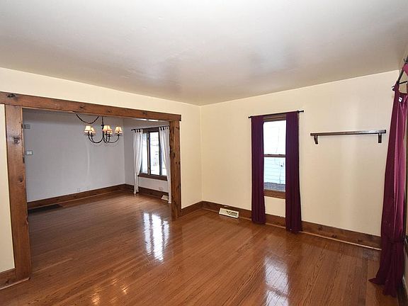 4th image of 224 4th St