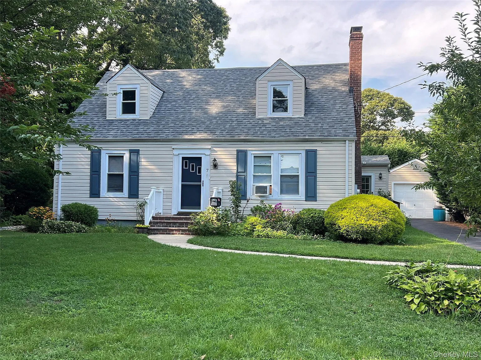 4 bed, 2.0 bath, 1500 sqft, $4,400 — Photo 1