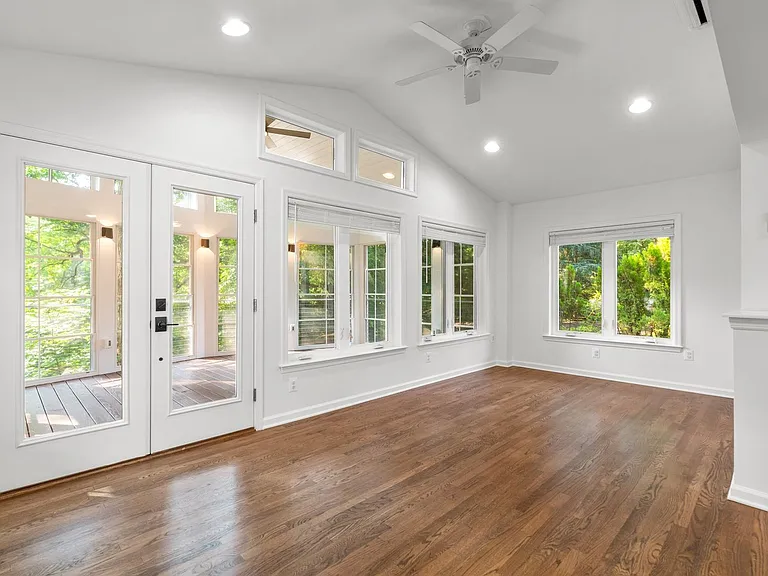 109 Devon Ct — Photo 14