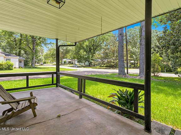 3rd image of 964 Meadow Heights Dr