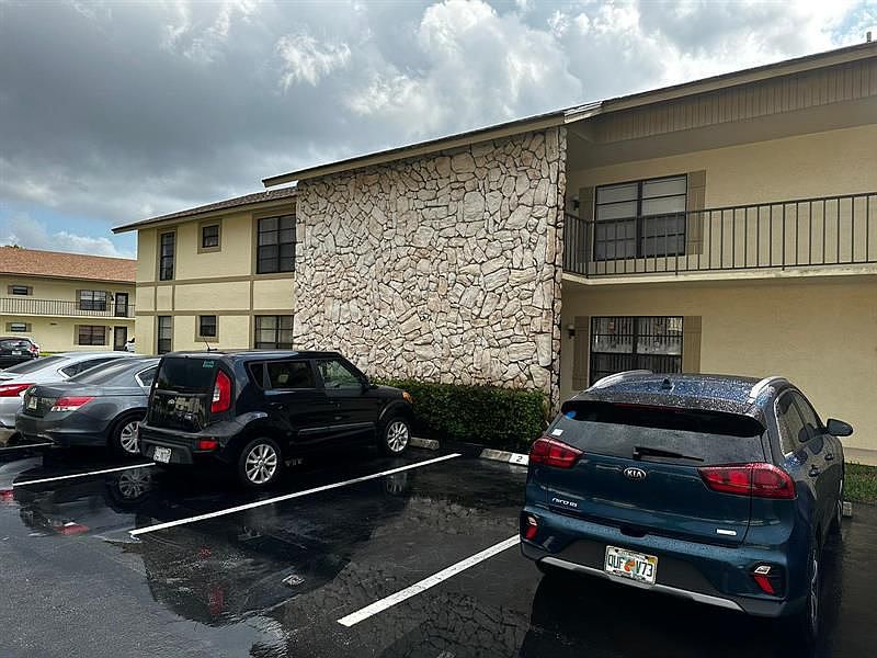 1st image of 5924 Longbow Ln APT 6