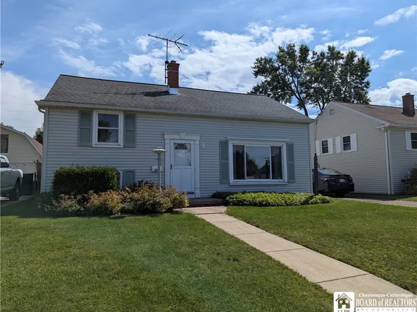 4959 Chapman Pkwy, Hamburg, NY 14075